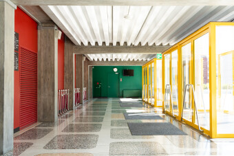 前川建築見学ツアー in 音楽堂（手話通訳等の鑑賞サポート付き）